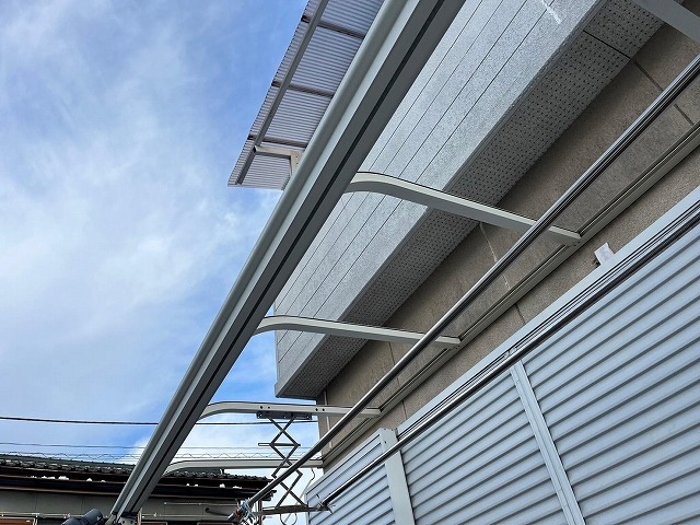 甲斐市　テラスポリカ破損